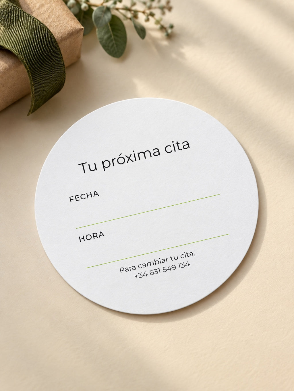 pcfg:native-round65-desk|Sobre la mesa